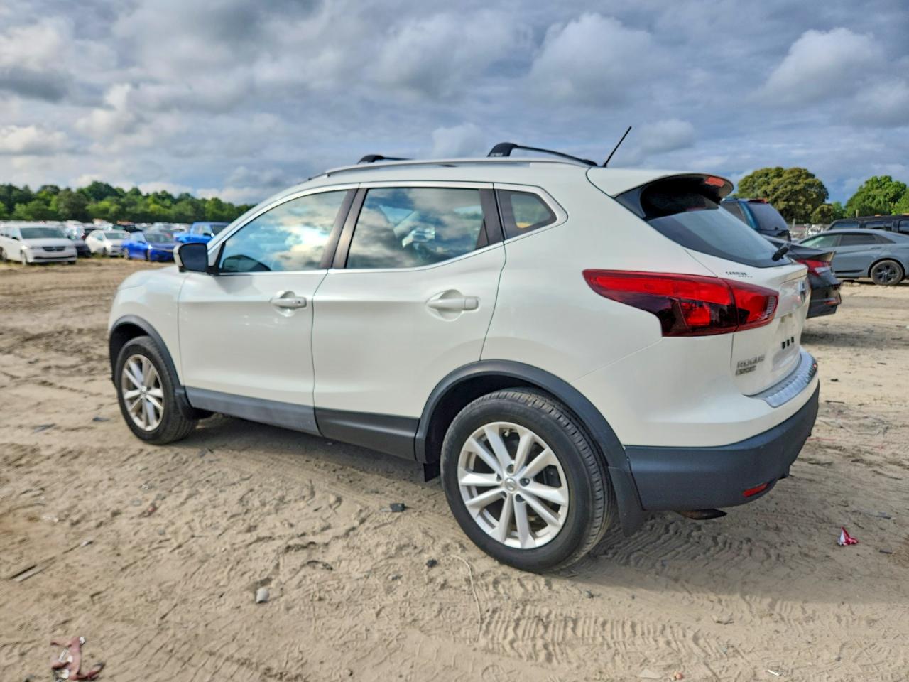 JN1BJ1CR5HW112763 · 2017 NISSAN ROGUE SPORT · 2/13
