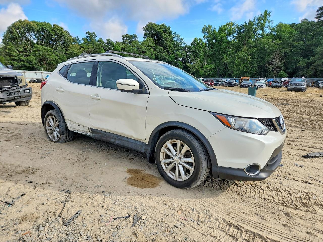 JN1BJ1CR5HW112763 · 2017 NISSAN ROGUE SPORT · 4/13