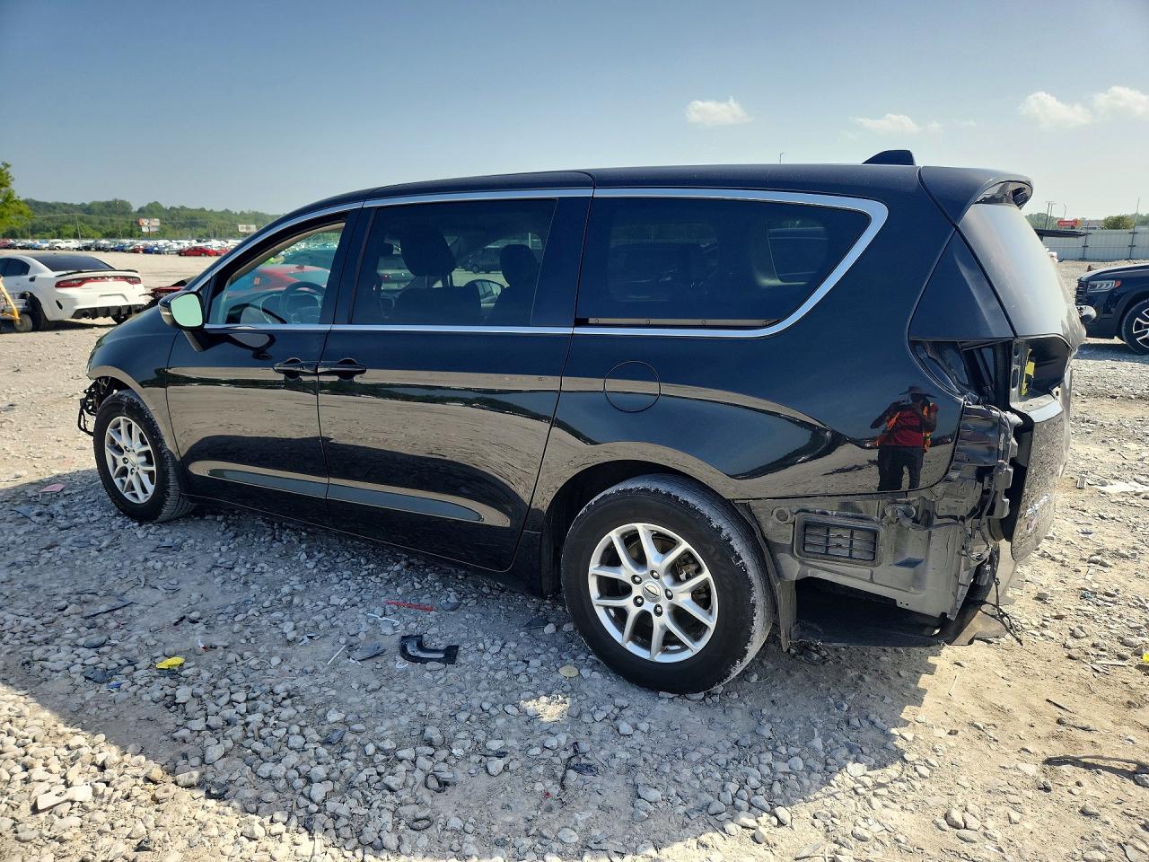2C4RC1BG2PR620900 · 2023 CHRYSLER PACIFICA · 2/13