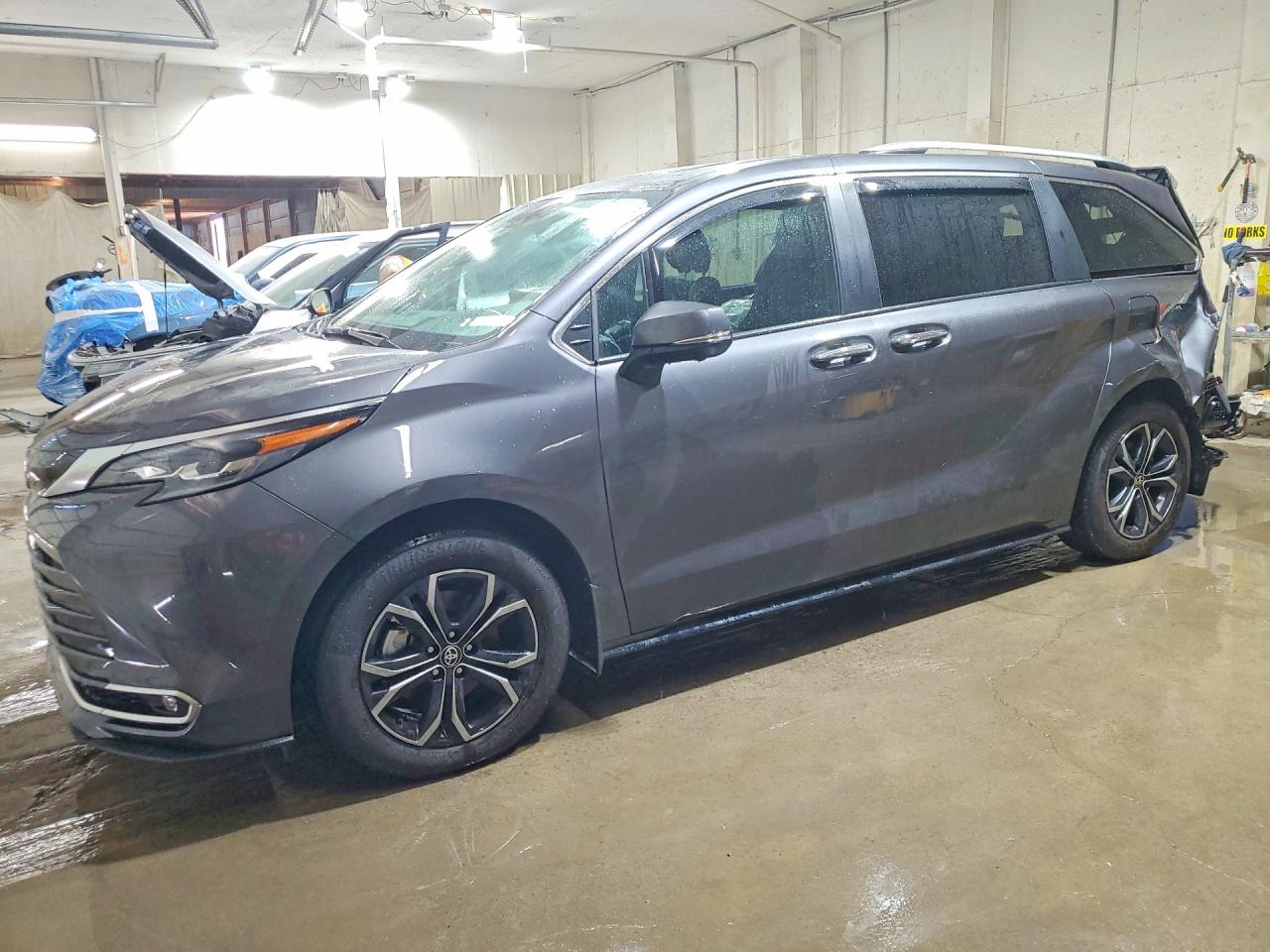 5TDESKFC0SS210689 · 2025 TOYOTA SIENNA