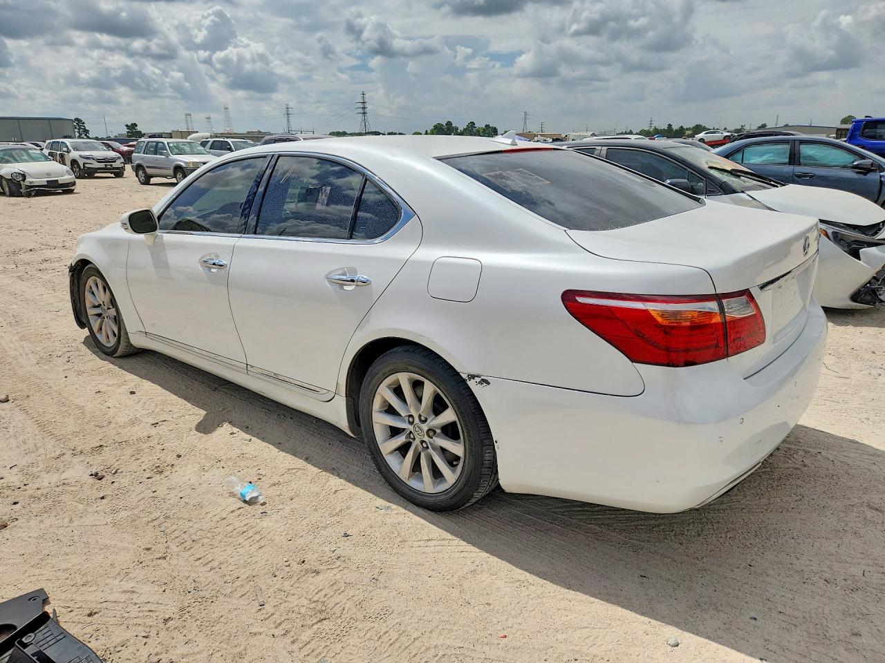 JTHCL5EFXC5013889 · 2012 LEXUS LS · 2/13