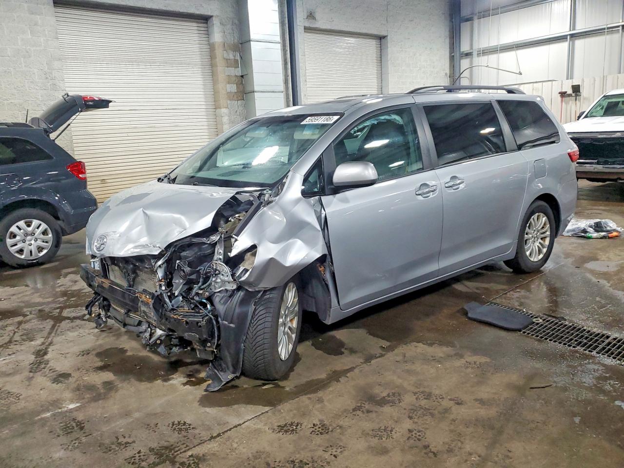 2016 TOYOTA SIENNA