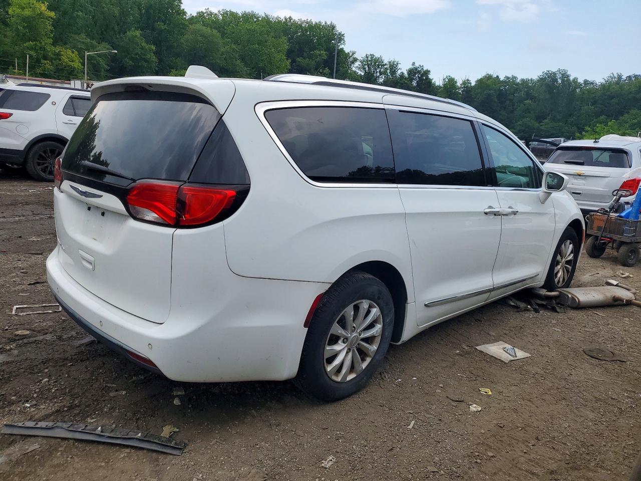 2C4RC1BG2KR597286 · 2019 CHRYSLER PACIFICA · 3/13