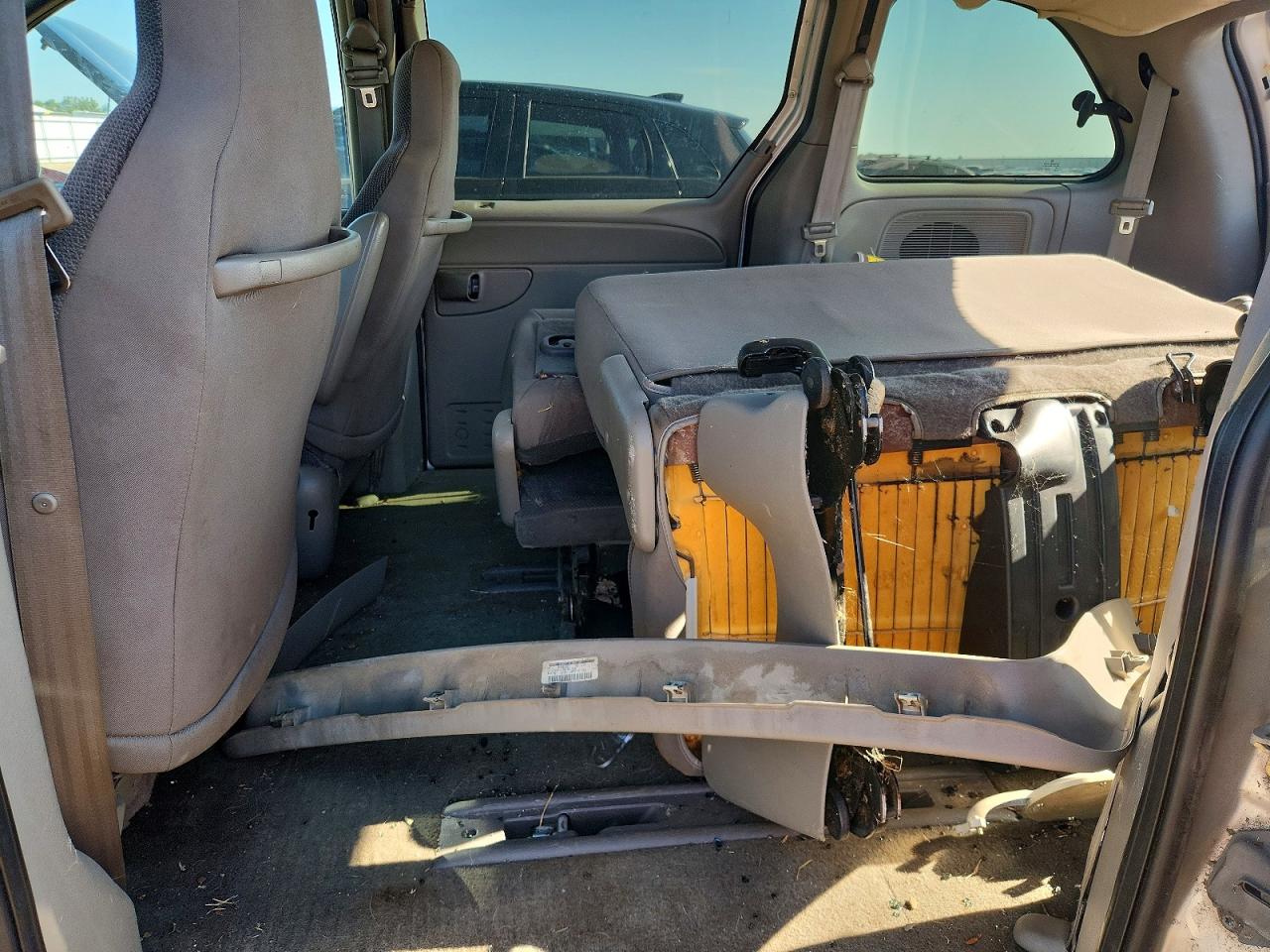 1B4GP25372B648335 · 2002 DODGE CARAVAN · 11/13