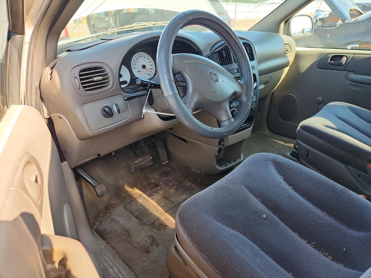 1B4GP25372B648335 · 2002 DODGE CARAVAN · 8/13
