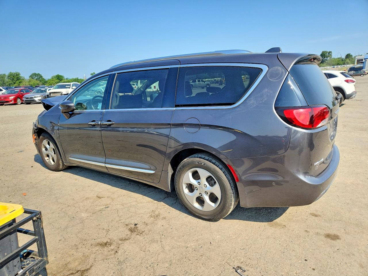2C4RC1EG7HR837971 · 2017 CHRYSLER PACIFICA · 2/13