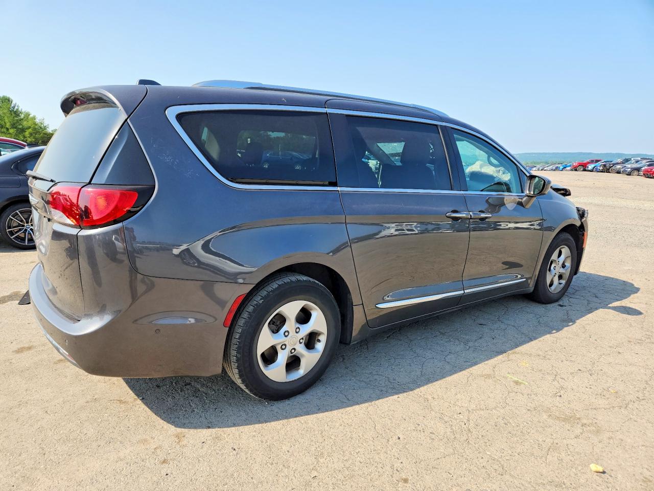 2C4RC1EG7HR837971 · 2017 CHRYSLER PACIFICA · 3/13