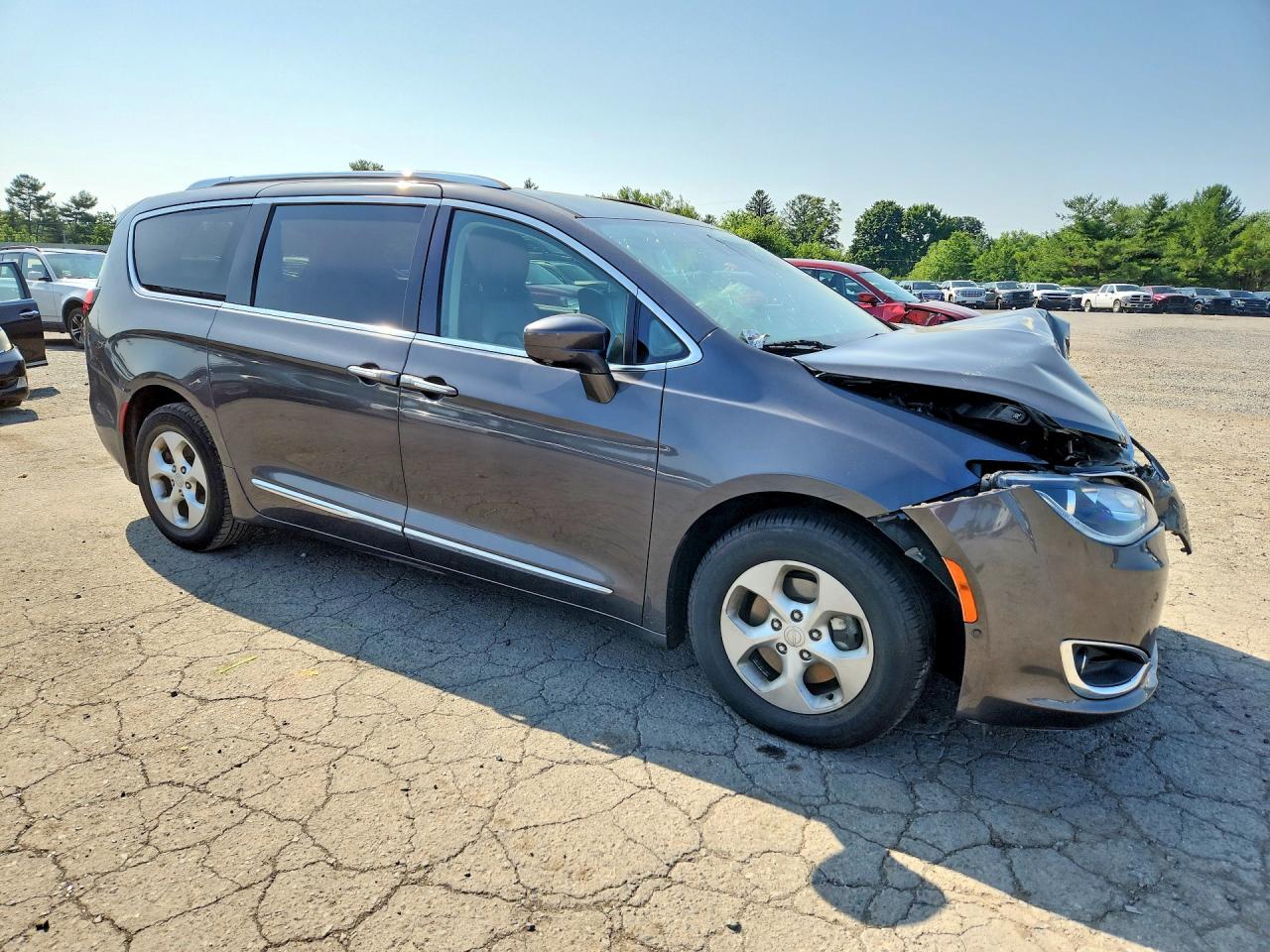2C4RC1EG7HR837971 · 2017 CHRYSLER PACIFICA · 4/13