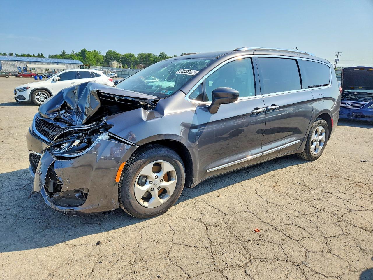 2C4RC1EG7HR837971 · 2017 CHRYSLER PACIFICA