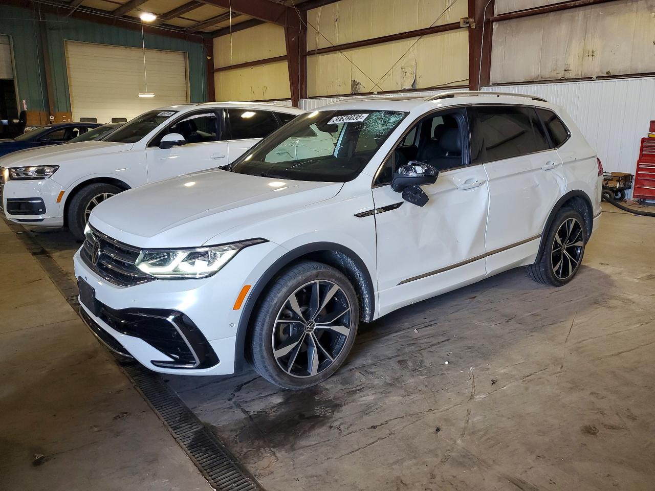 3VV4B7AX4PM126046 · 2023 VOLKSWAGEN TIGUAN
