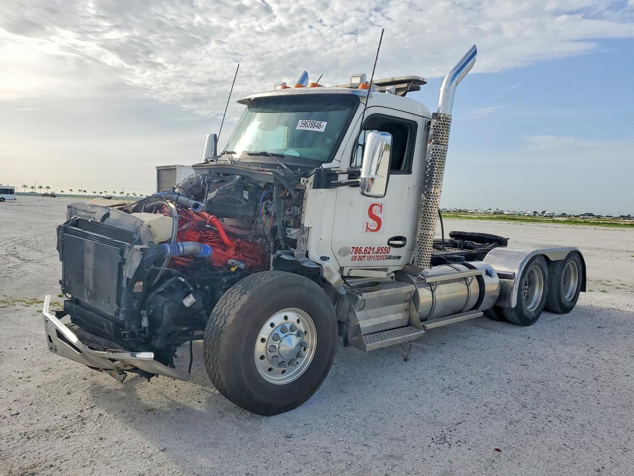 2022 KENWORTH T880