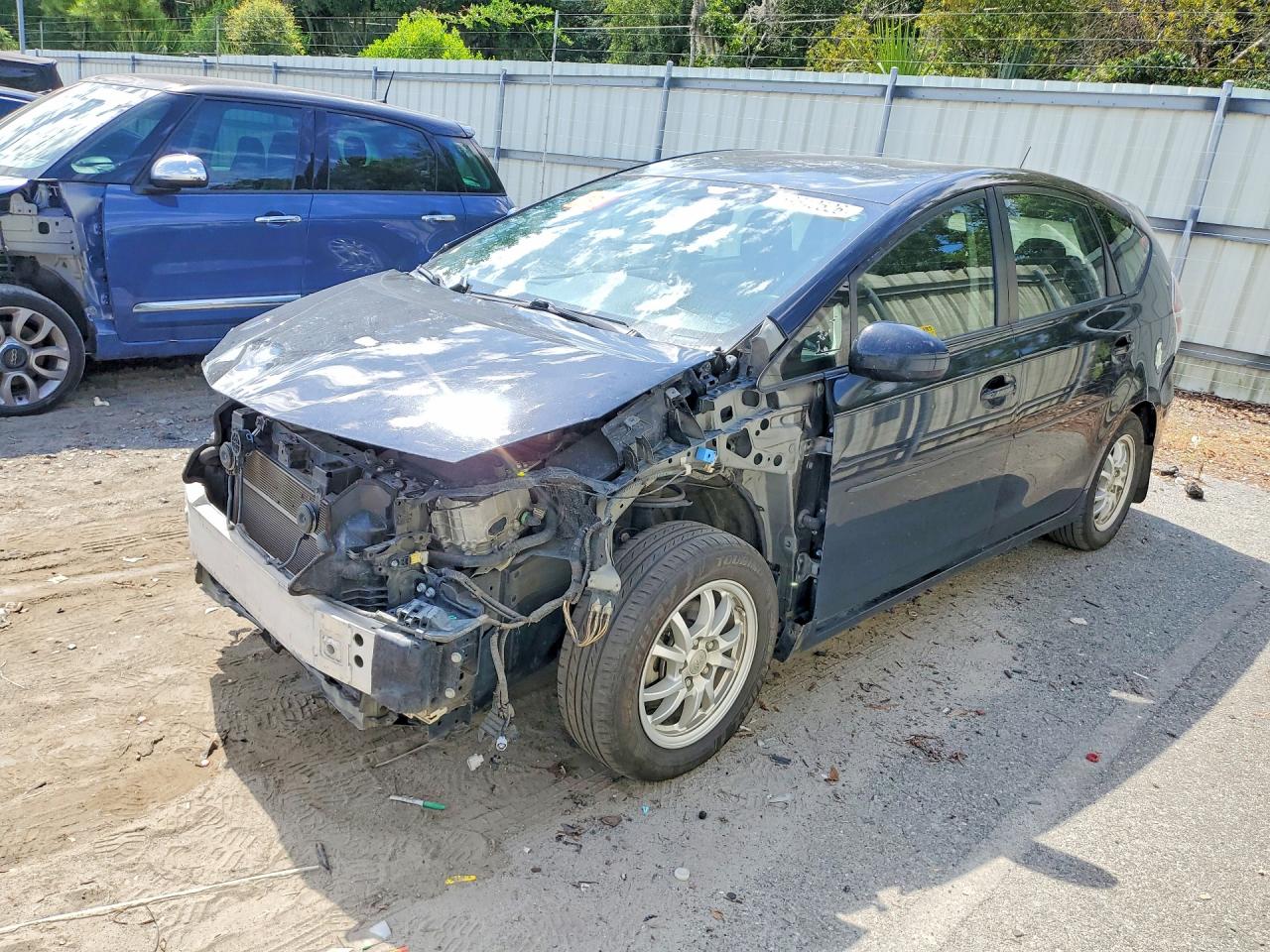 JTDZN3EU0GJ055414 · 2016 TOYOTA PRIUS V