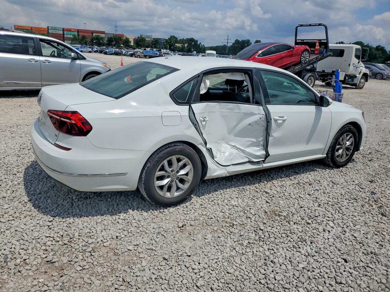 1VWAA7A33JC051119 · 2018 VOLKSWAGEN PASSAT · 3/12