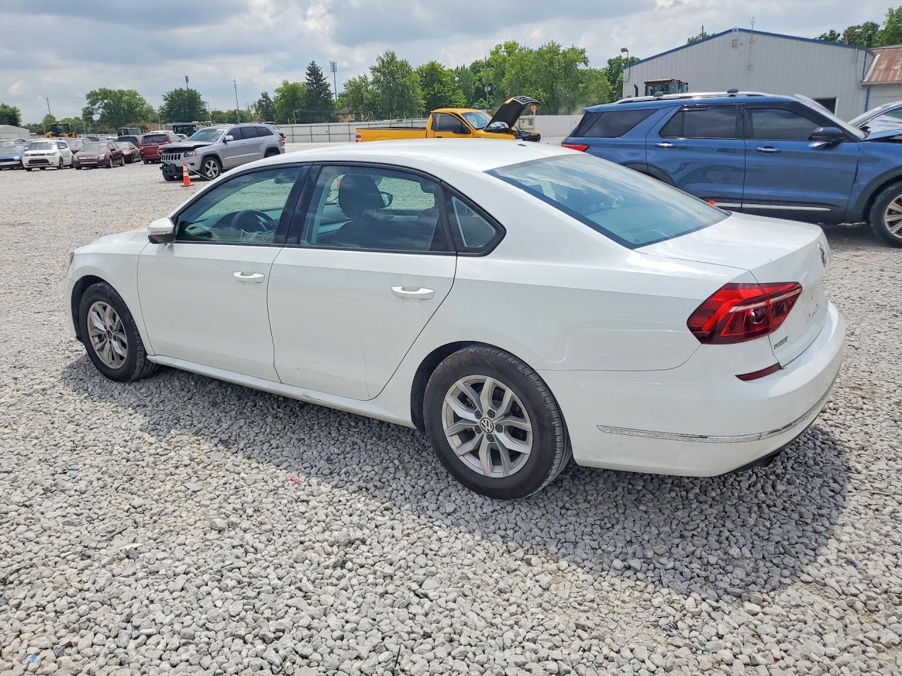 1VWAA7A33JC051119 · 2018 VOLKSWAGEN PASSAT · 2/12