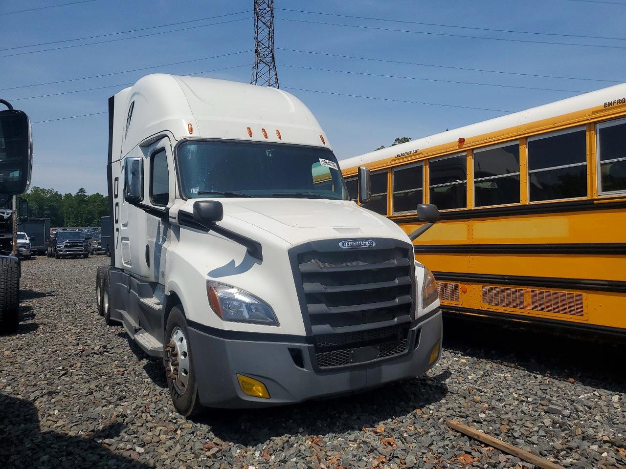 3AKJHHDR8JSHR1320 · 2018 FREIGHTLINER CASCADIA