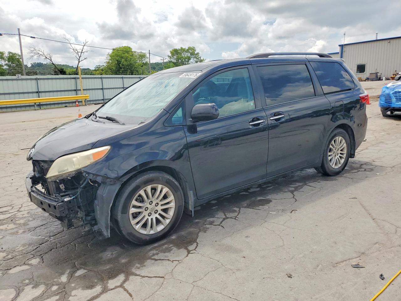 5TDYK3DC8GS696911 · 2016 TOYOTA SIENNA