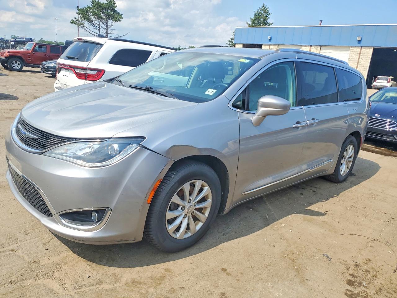2C4RC1BG8JR353446 · 2018 CHRYSLER PACIFICA