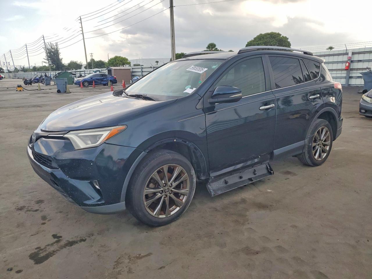 JTMYFREV9JJ161744 · 2018 TOYOTA RAV4