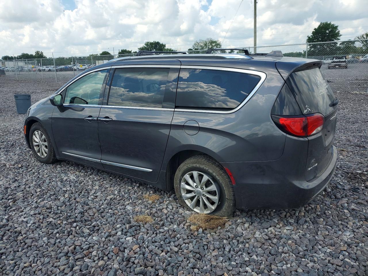 2C4RC1BG0JR149563 · 2018 CHRYSLER PACIFICA · 2/13