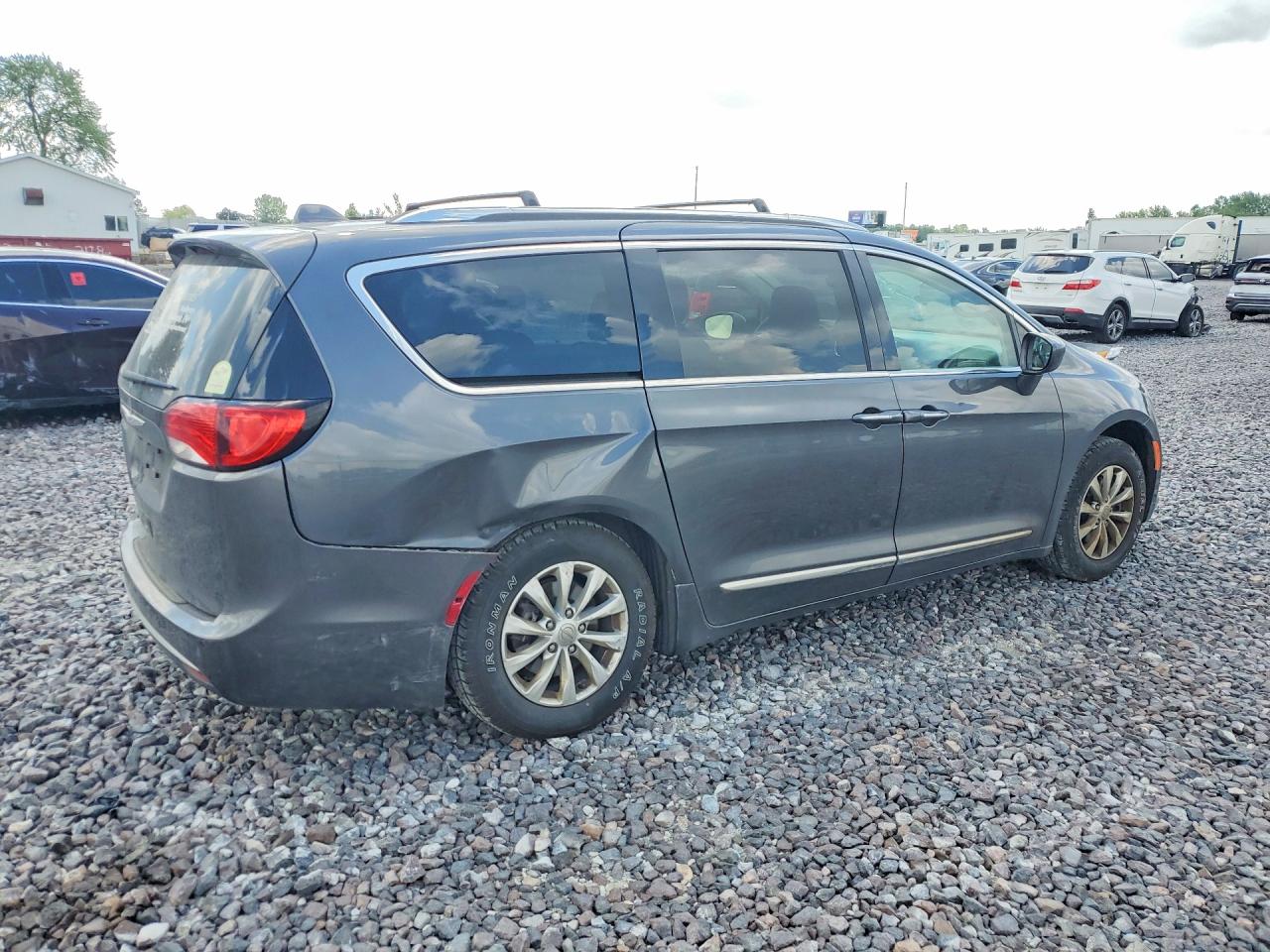 2C4RC1BG0JR149563 · 2018 CHRYSLER PACIFICA · 3/13