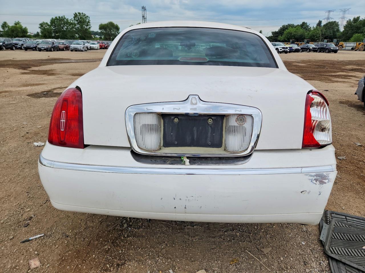 1LNHM82WX1Y652890 · 2001 LINCOLN TOWN CAR · 6/12