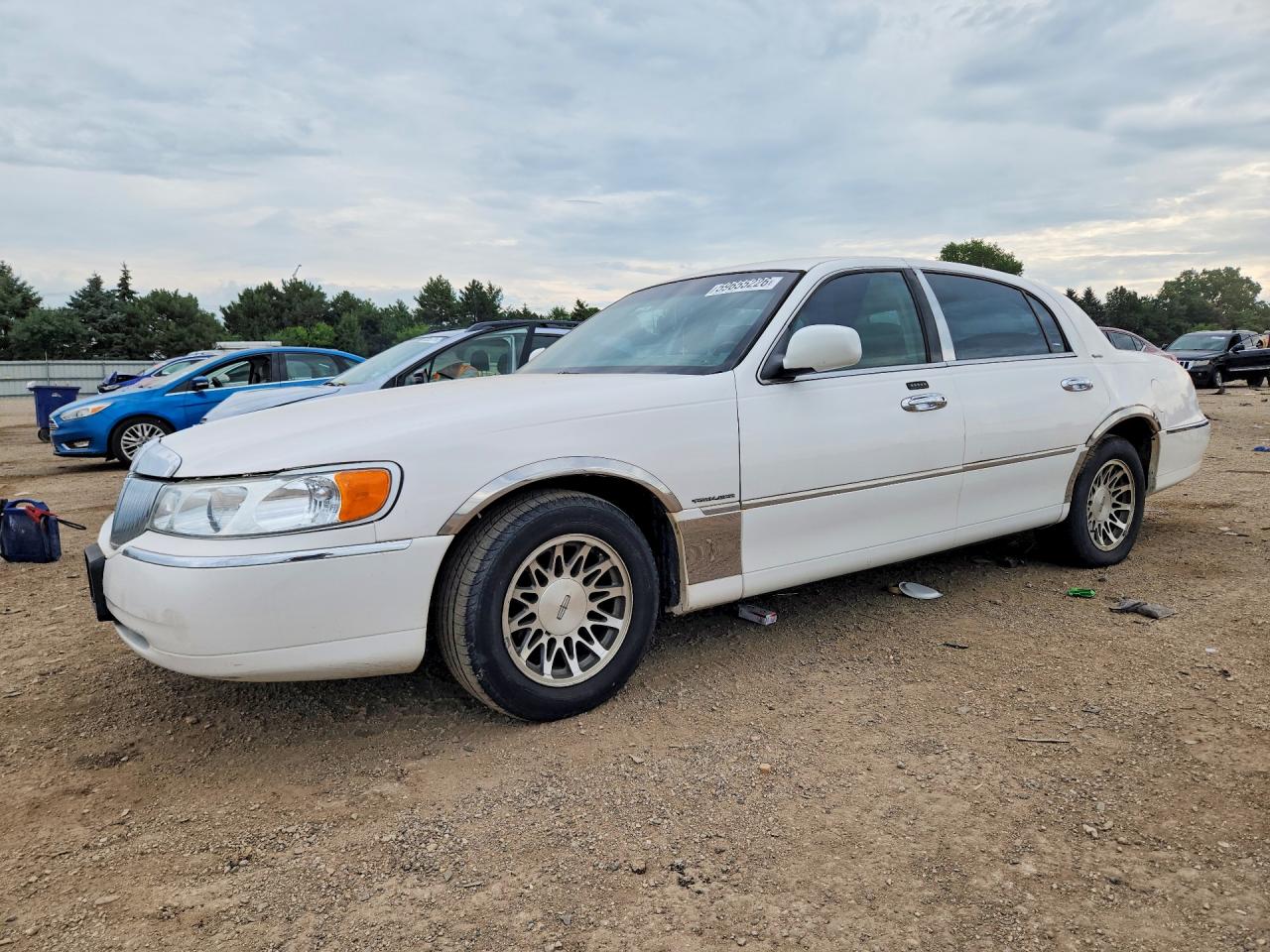 1LNHM82WX1Y652890 · 2001 LINCOLN TOWN CAR
