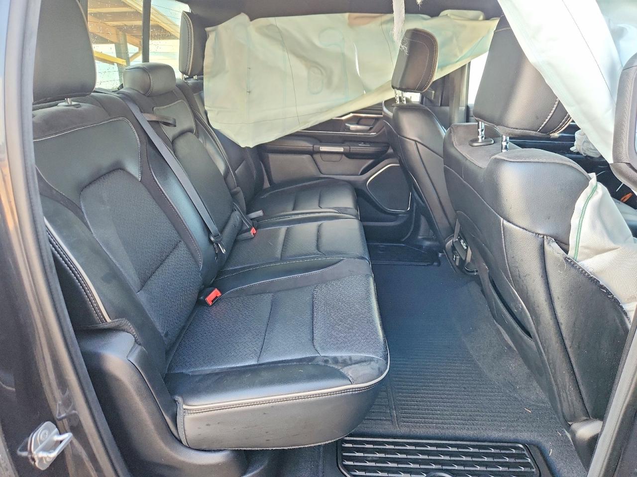 1C6SRFJT9KN726933 · 2019 RAM 1500 · 10/13