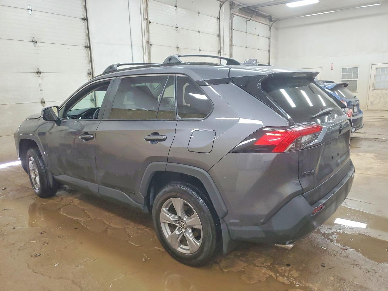 4T3RWRFV6SU172142 · 2025 TOYOTA RAV4 HYBRID · 2/13