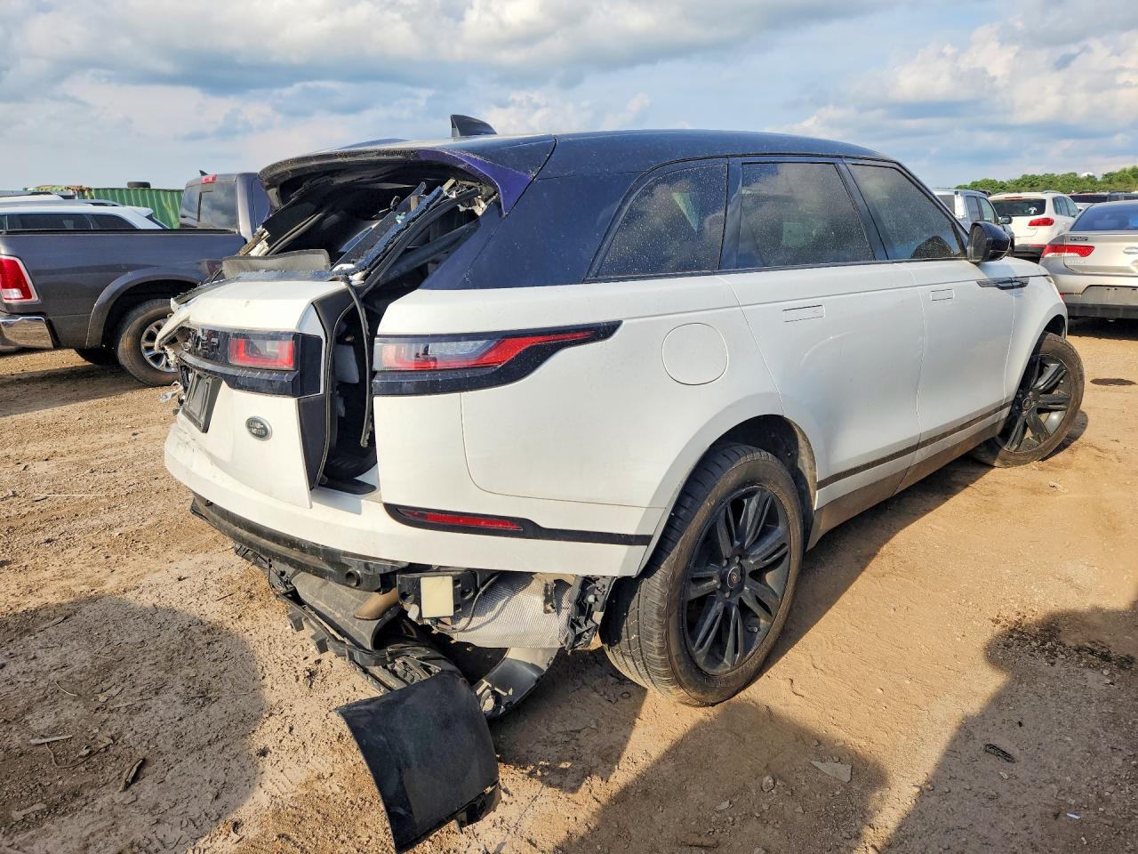 SALYB2RXXJA749885 · 2018 LAND ROVER RANGE ROVER VELAR · 3/12