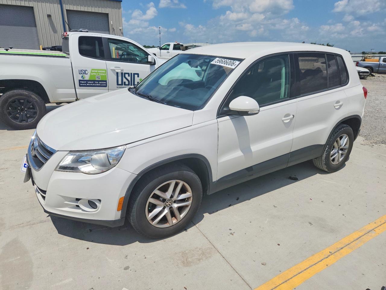 WVGAV7AXXBW561313 · 2011 VOLKSWAGEN TIGUAN