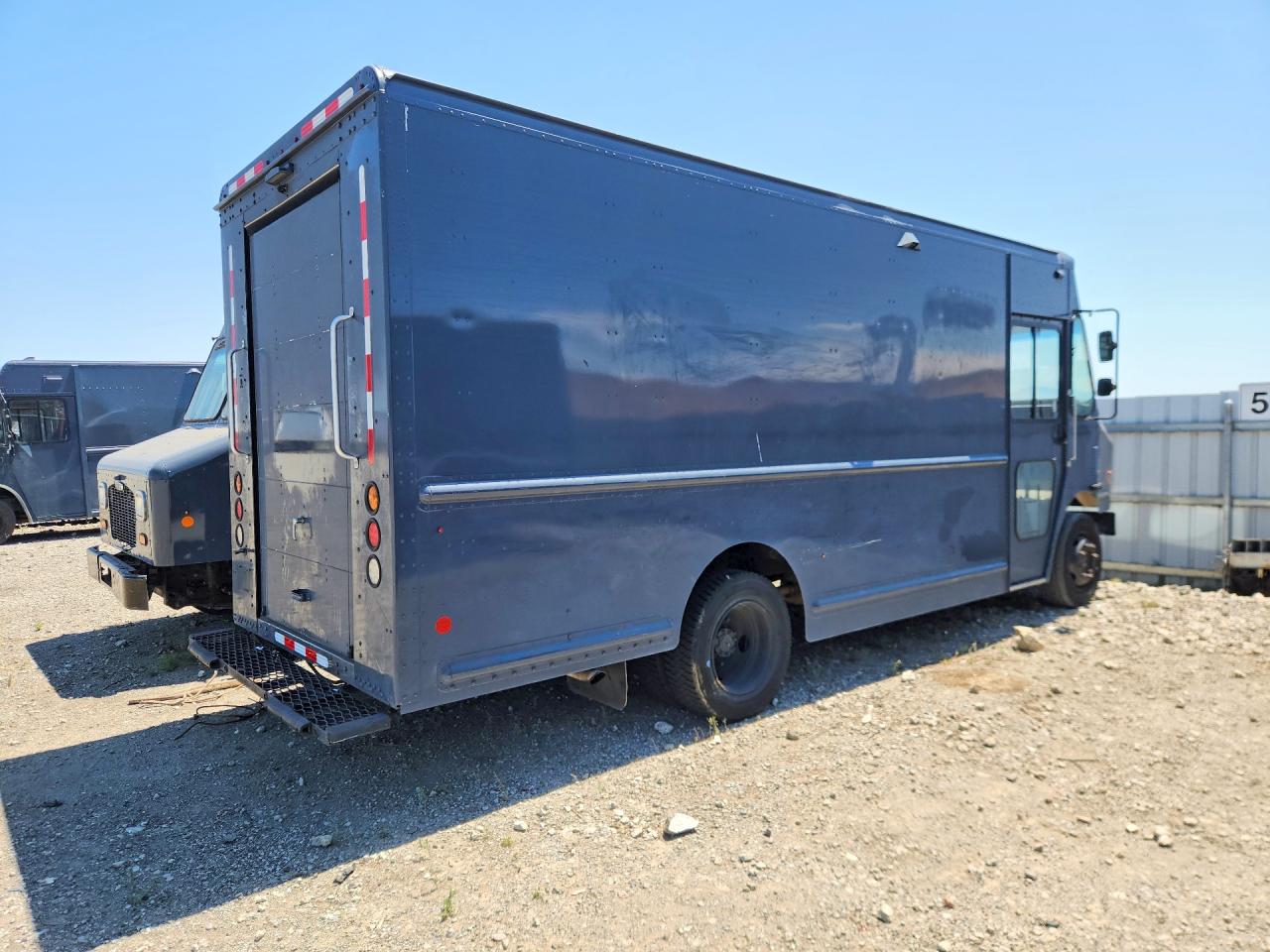 4UZAC2EA9LCLZ6694 · 2020 FREIGHTLINER CHASSIS · 3/13