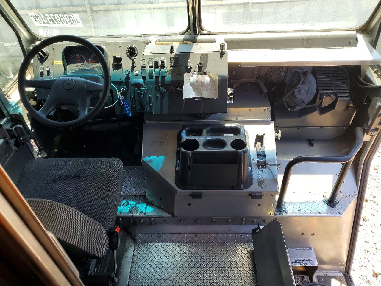 4UZAC2EA9LCLZ6694 · 2020 FREIGHTLINER CHASSIS · 8/13