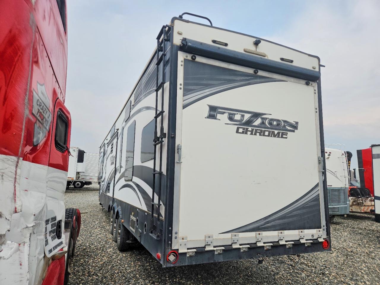 4YDF40133FF810104 · 2015 KEYSTONE CHALLENGER FUZION · 3/10