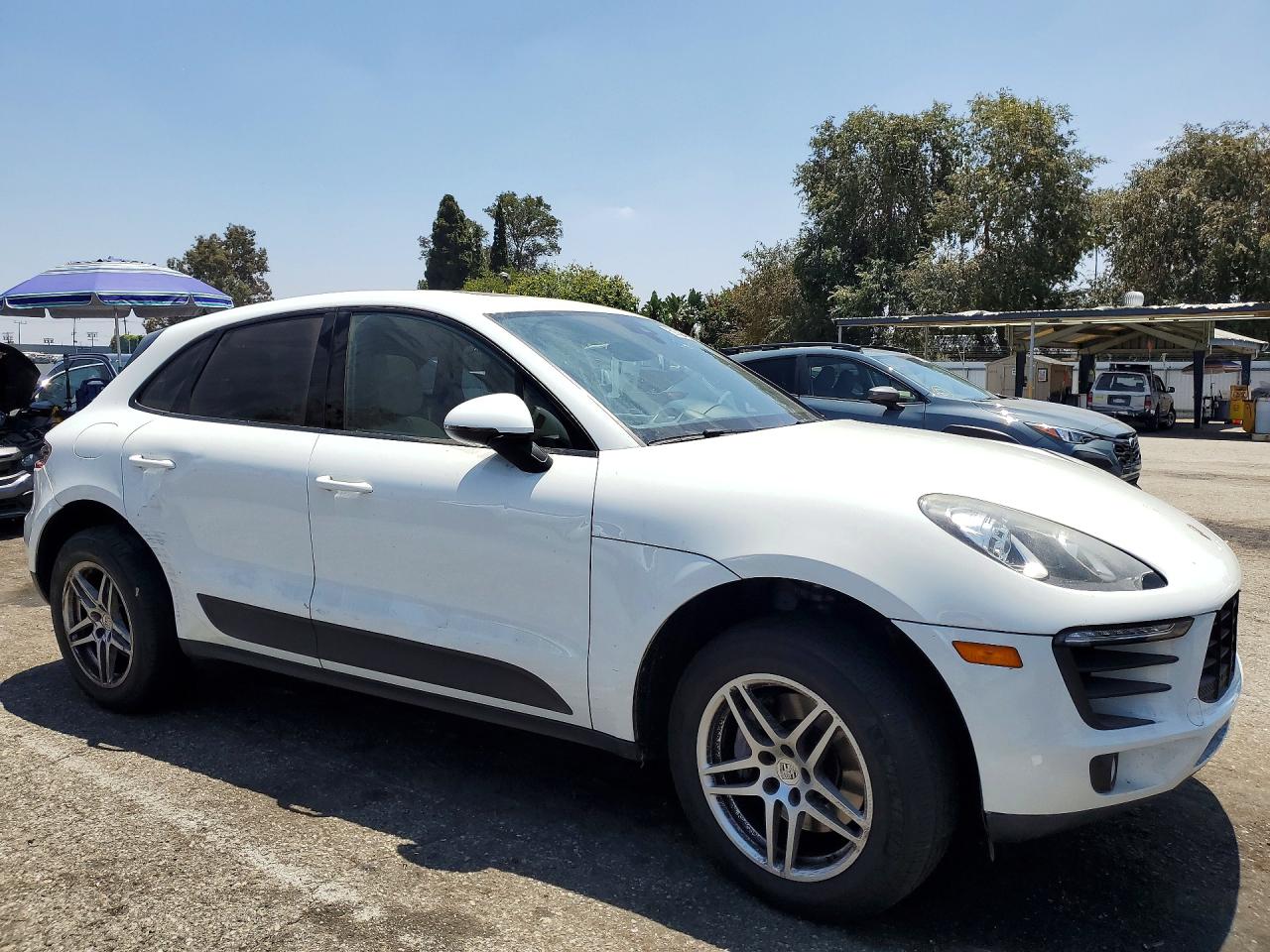 WP1AA2A52HLB01945 · 2017 PORSCHE MACAN · 4/13