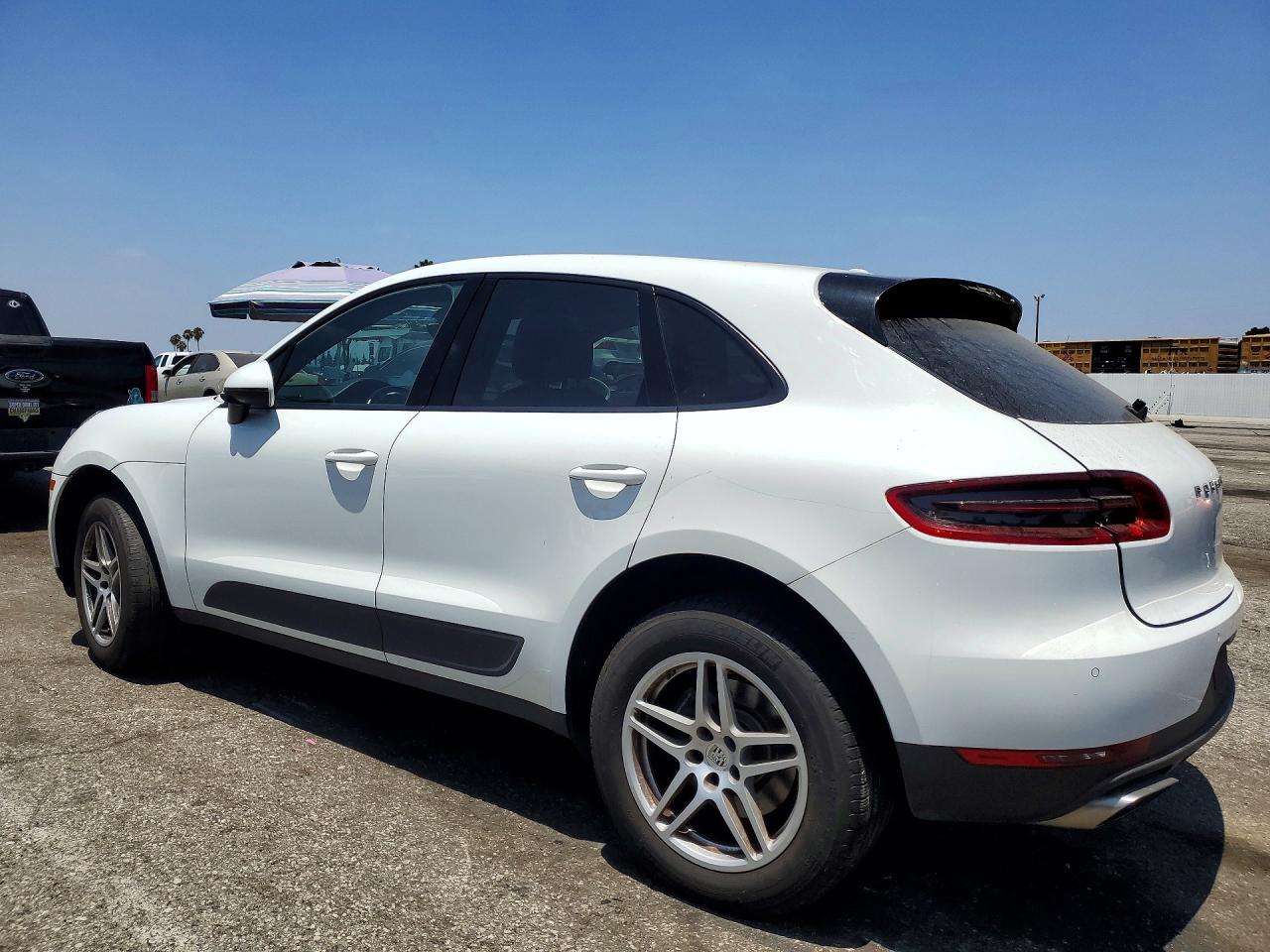 WP1AA2A52HLB01945 · 2017 PORSCHE MACAN · 2/13