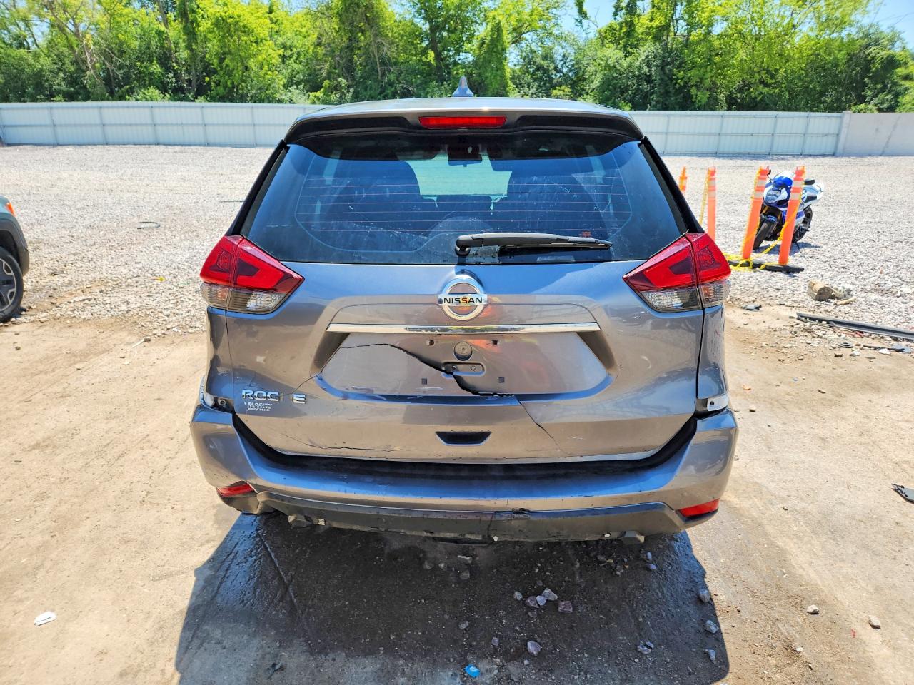 KNMAT2MV5JP546749 · 2018 NISSAN ROGUE · 6/13