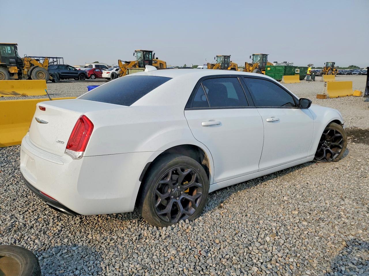 2C3CCAAG2KH590307 · 2019 CHRYSLER 300 · 3/13