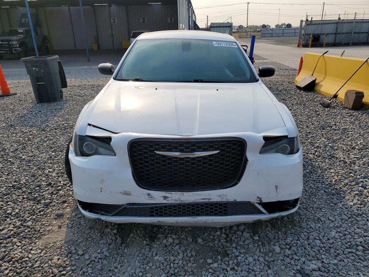 2C3CCAAG2KH590307 · 2019 CHRYSLER 300 · 5/13