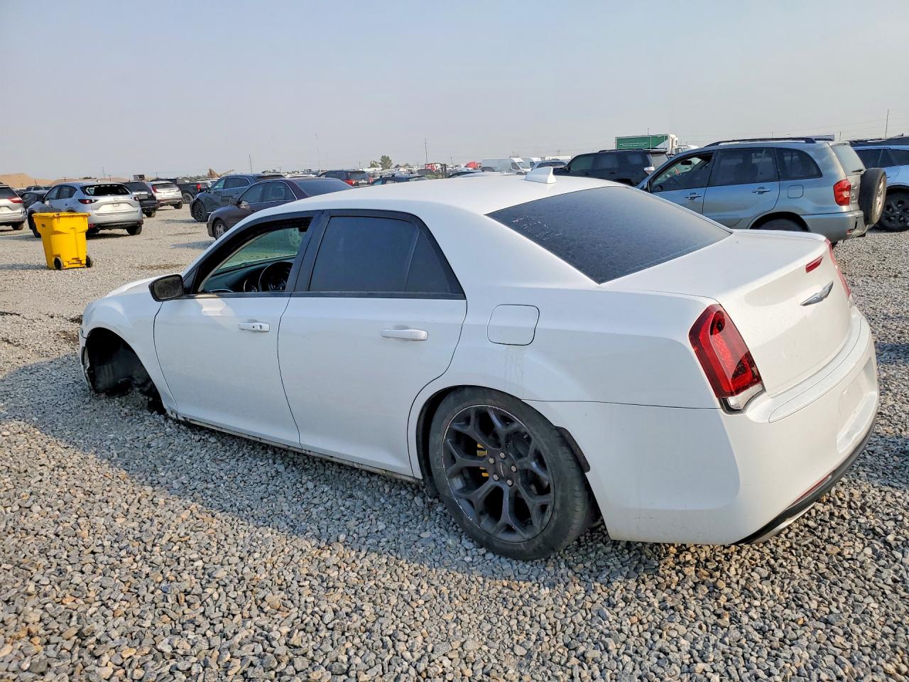 2C3CCAAG2KH590307 · 2019 CHRYSLER 300 · 2/13