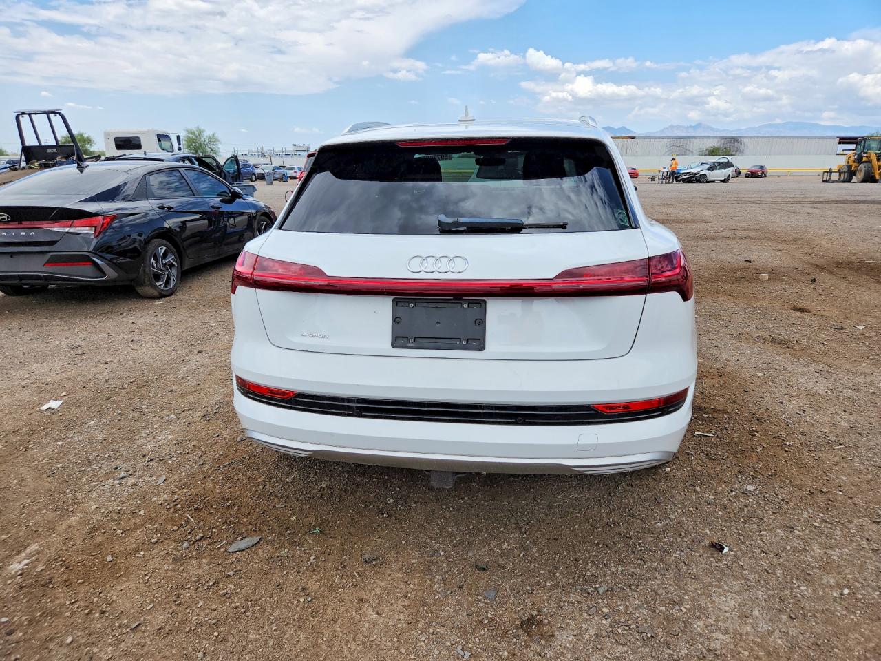 WA1LAAGE1KB024567 · 2019 AUDI E-TRON · 6/12