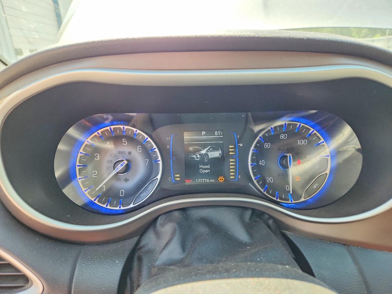 2C4RC1BG7JR290484 · 2018 CHRYSLER PACIFICA · 9/13