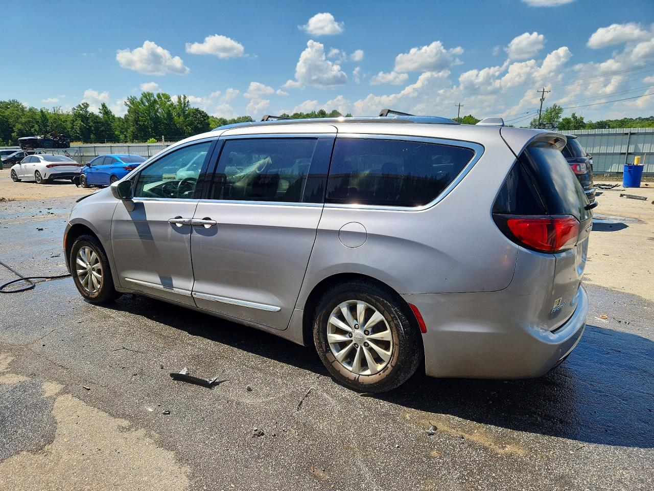 2C4RC1BG7JR290484 · 2018 CHRYSLER PACIFICA · 2/13