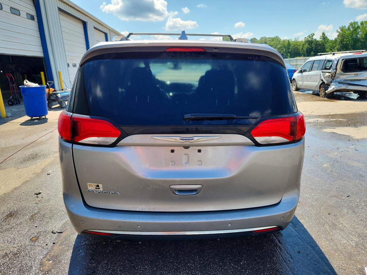 2C4RC1BG7JR290484 · 2018 CHRYSLER PACIFICA · 6/13