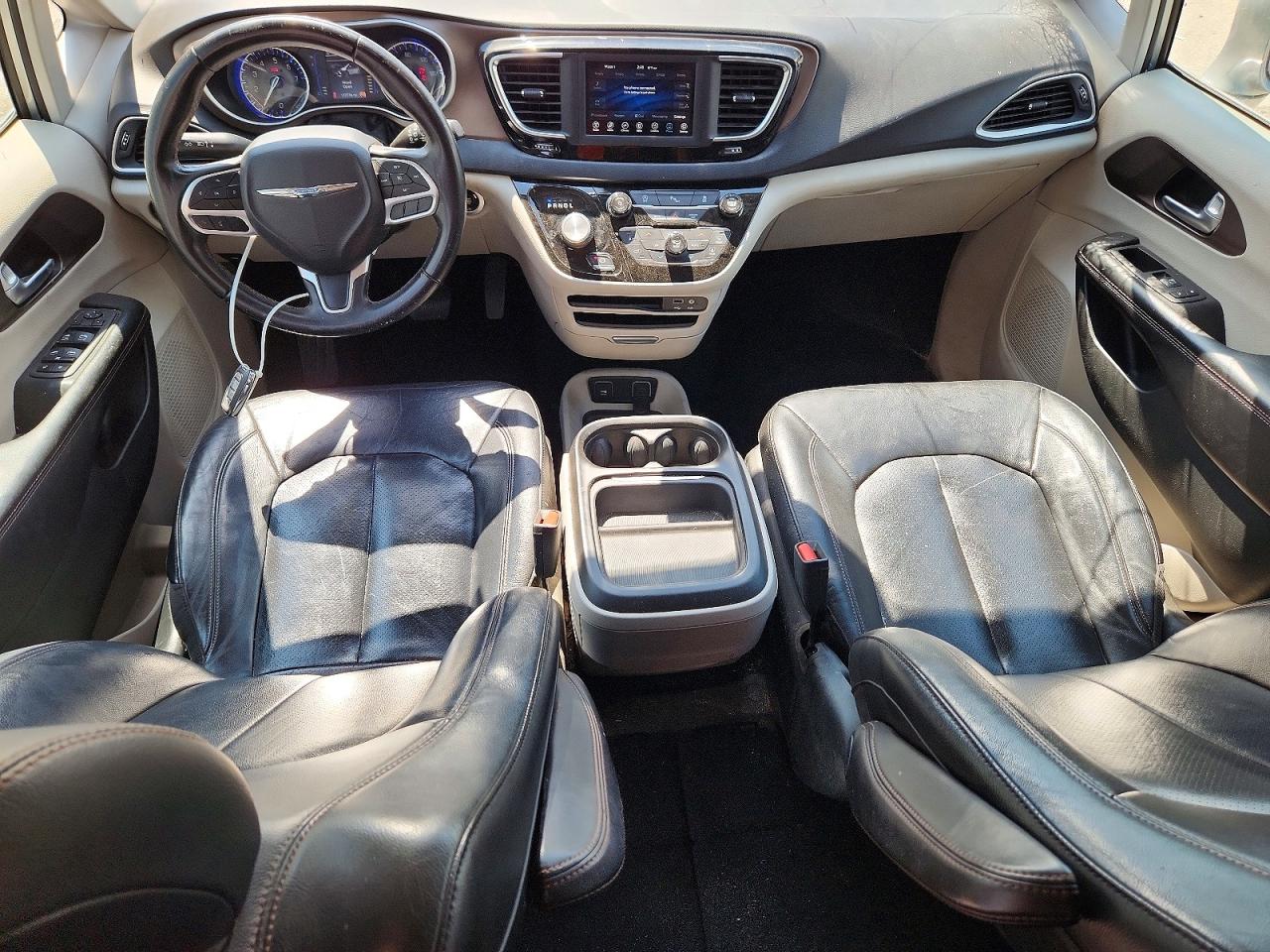 2C4RC1BG7JR290484 · 2018 CHRYSLER PACIFICA · 8/13