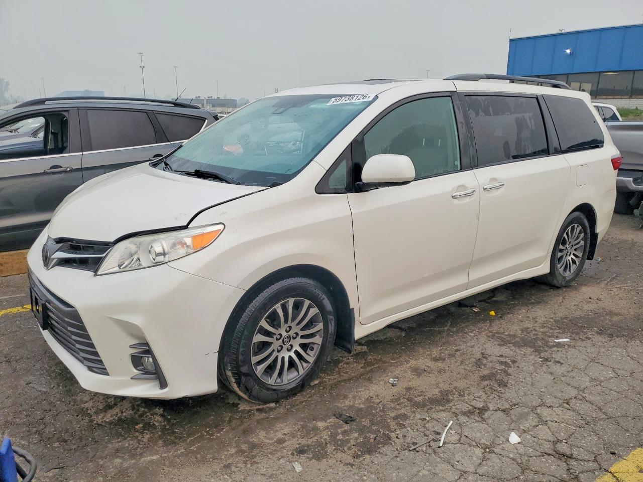 5TDYZ3DC1KS018053 · 2019 TOYOTA SIENNA