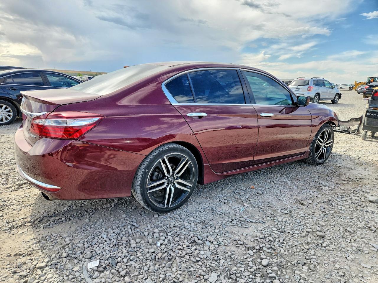 1HGCR2F5XGA052968 · 2016 HONDA ACCORD · 3/13