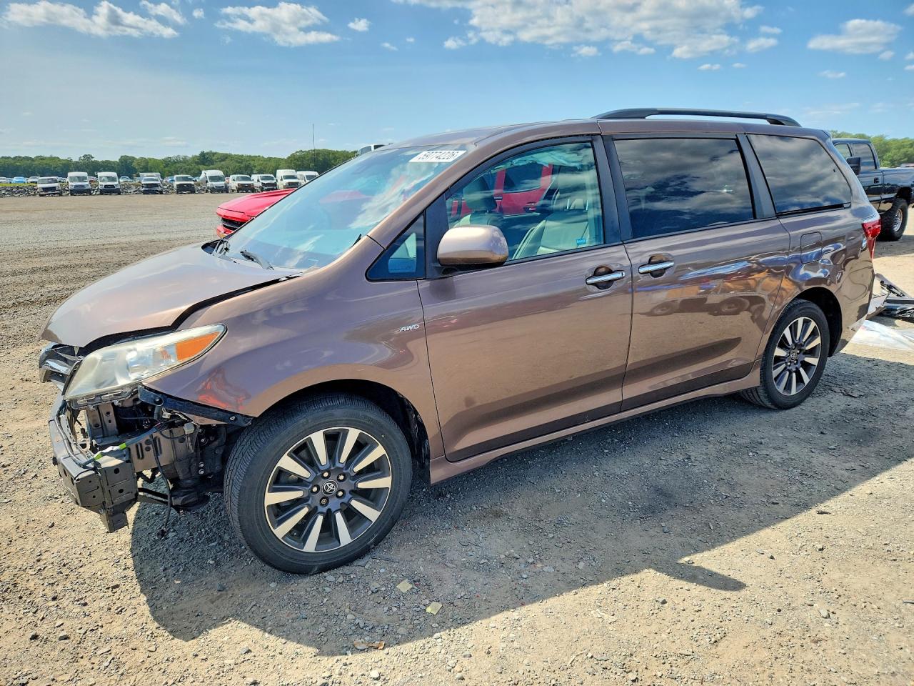 5TDDZ3DCXKS214281 · 2019 TOYOTA SIENNA