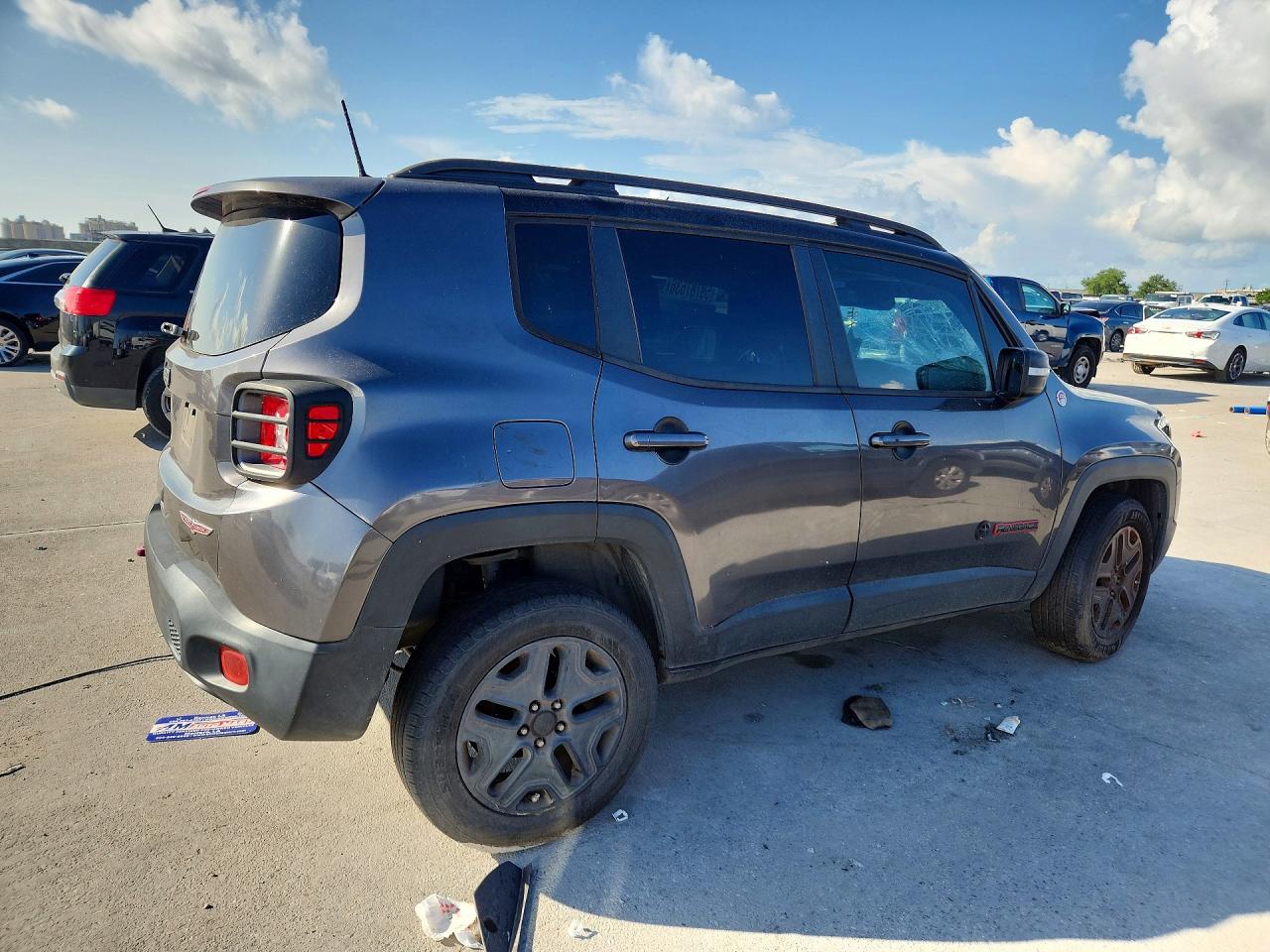 ZACCJBCB7JPH10060 · 2018 JEEP RENEGADE · 3/13