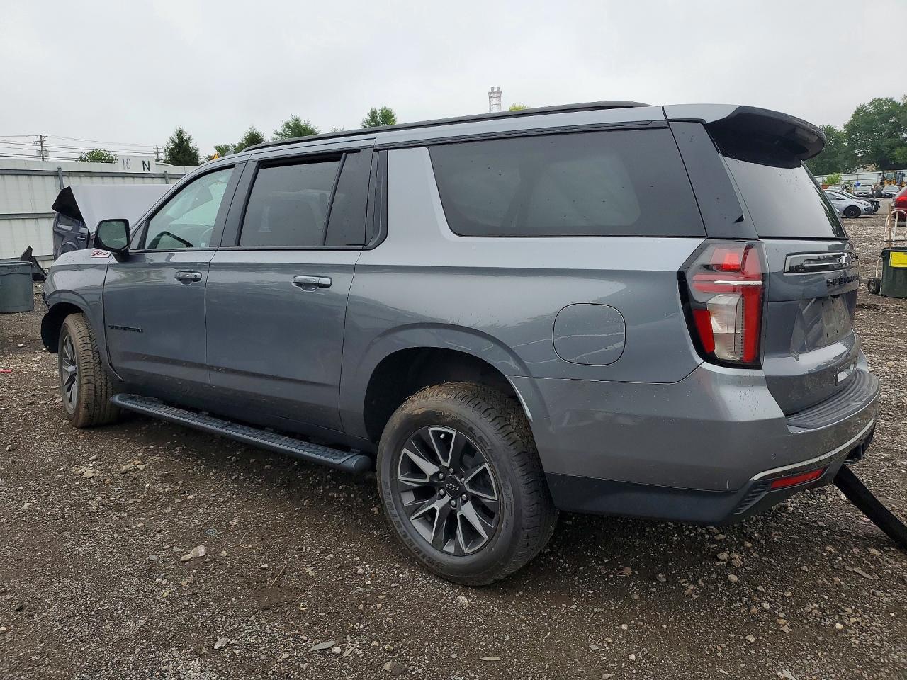 1GNSKDKD5NR127704 · 2022 CHEVROLET SUBURBAN · 2/13