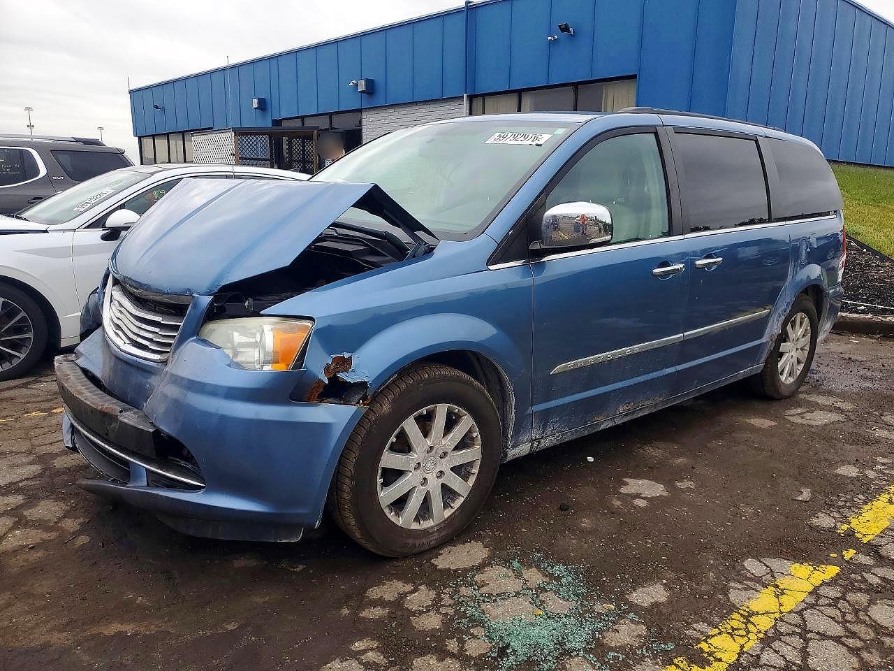 2A4RR8DGXBR783740 · 2011 CHRYSLER TOWN & COUNTRY